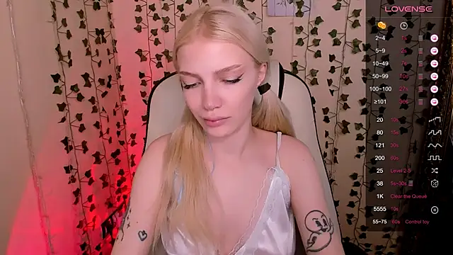 AnyaTaylor_ webcam