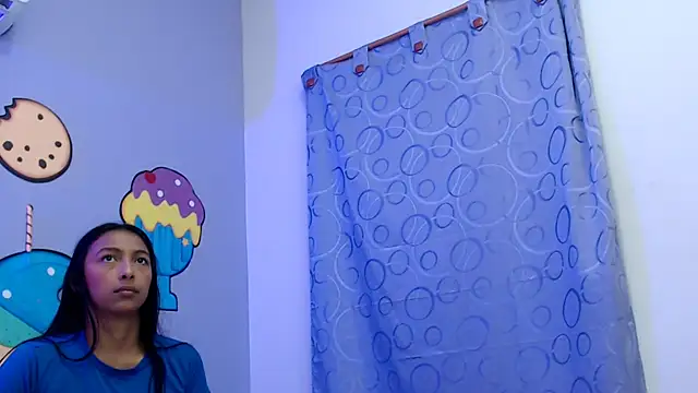 skinnysexzara18 webcam