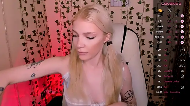 AnyaTaylor_ webcam