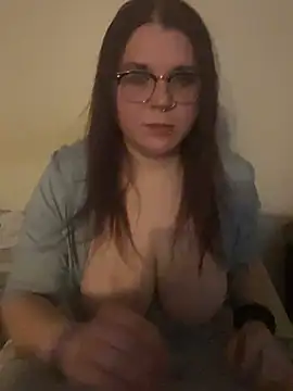 adventuresinsky - Adventuresinsky's free webcam - UK Sex Cams