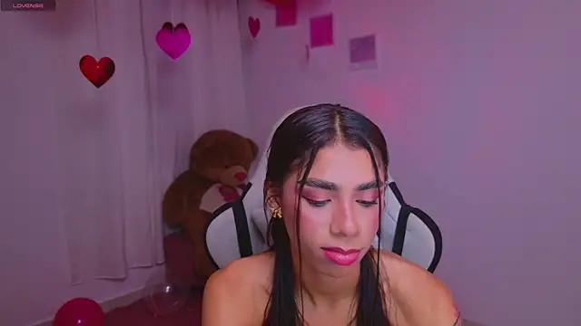 BrunetteAdams001 webcam