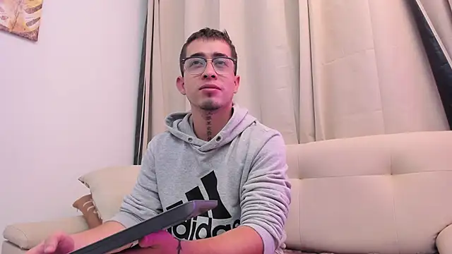 Tommas_Jhonson webcam