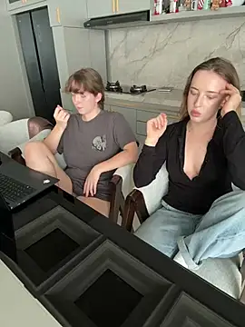 Nura_n_Sarah webcam