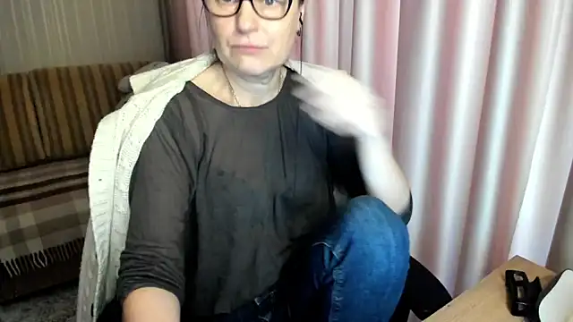 lauraoven - Lauraoven's free webcam - UK Sex Cams