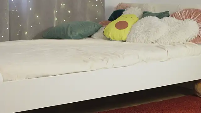 petitealien - PetiteAlien's free webcam - UK Sex Cams