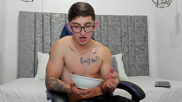 Calvin_Hunter webcam