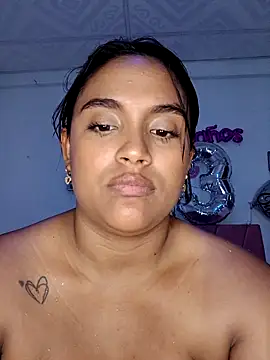 Live sex cam of victoria_roussee