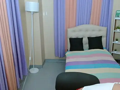 XxTsUncutAskaxX webcam