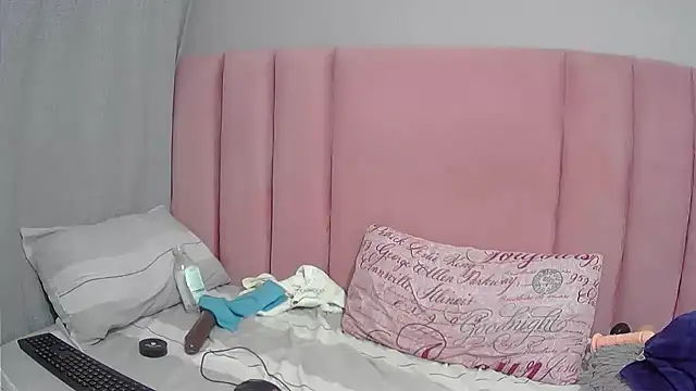 cherrydollx - Cherrydollx's free webcam - UK Sex Cams