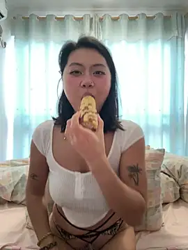 ruanruan05 (F young) - 乳夹表演