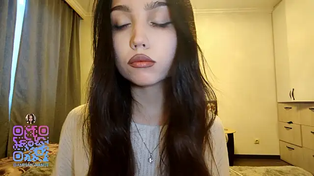 Qwami_Amie webcam