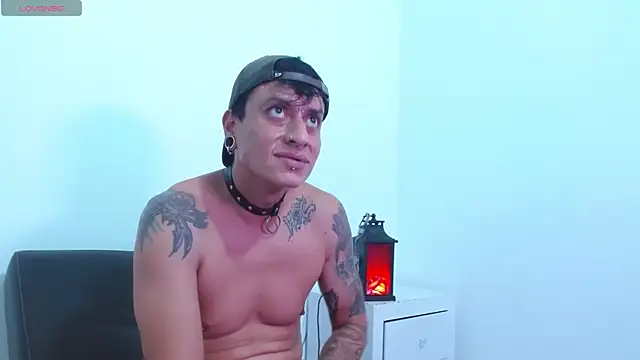 SkinnyDevil12 webcam