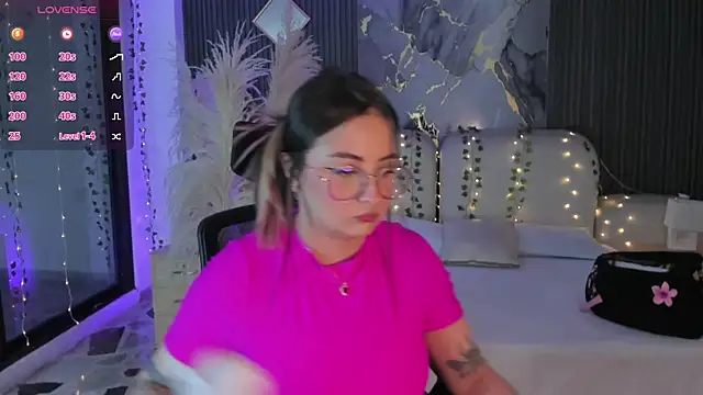 SarahCastro1_ webcam