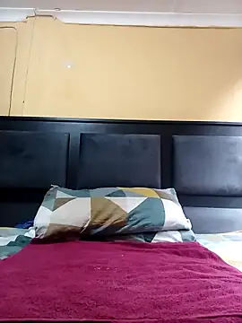 JuicyMilkyTizzy webcam