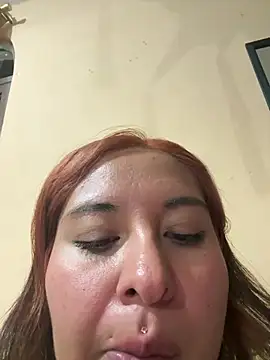 Nailealipsglossy webcam