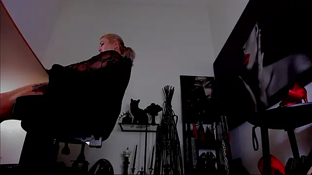 MistressDemi webcam