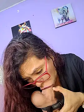 Scarlet_curly8a webcam