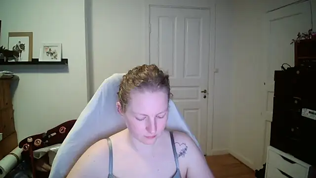 girlnina-1995 - Girlnina-1995's free webcam - UK Sex Cams