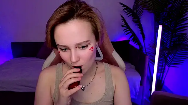 Ellie_Heavenly webcam