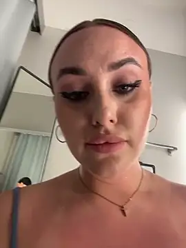 kirasunshine (F young) - completely naked and spanking pussy