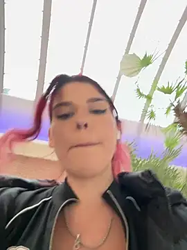 Webcam Model (RiriRoseey)  is live.Free join now!