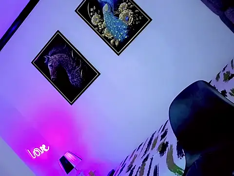 Daretoloveme18 webcam