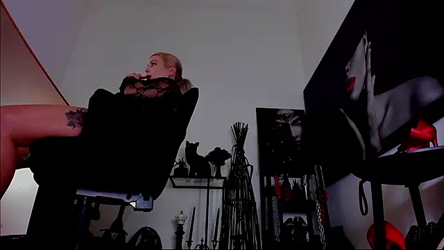 MistressDemi webcam