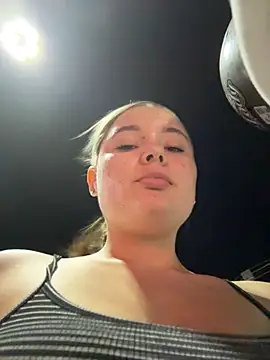 vinerasweet (F young) - 17 spanks on the butt