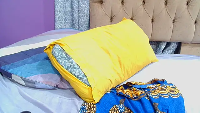 YELLOWBUSTYMELLONS webcam