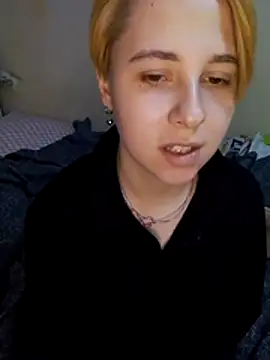 Gussie_Bridie webcam