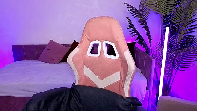 Ellie_Heavenly webcam