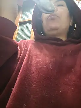 Scarlet_curly8a webcam