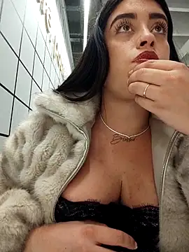 MissNyraSecret webcam