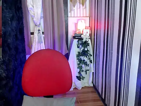 Foxysexykendra webcam