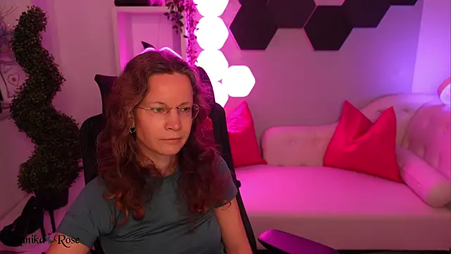 AnnikaRose webcam
