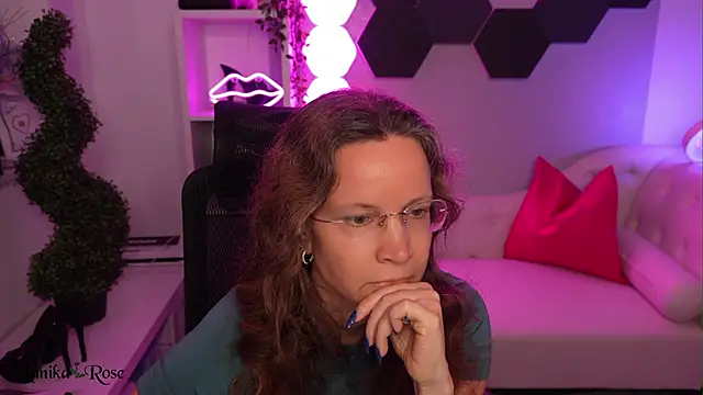 AnnikaRose webcam