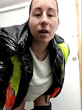 Webcam Model (bichota85)  is live.Free join now!