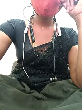 Webcam Model (Tamil_Yalini12)  is live.Free join now!