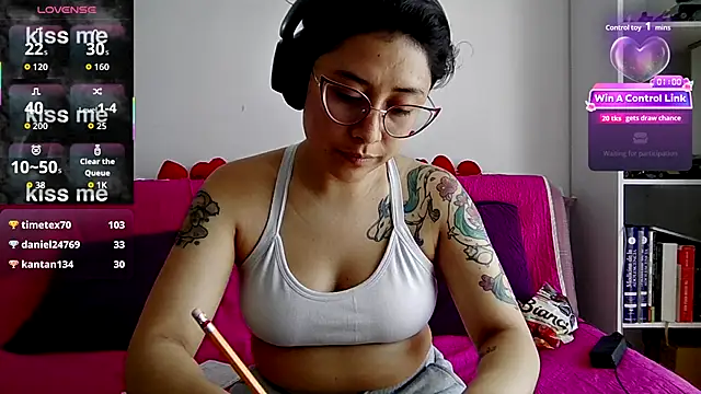 Juliexxxxtasy webcam