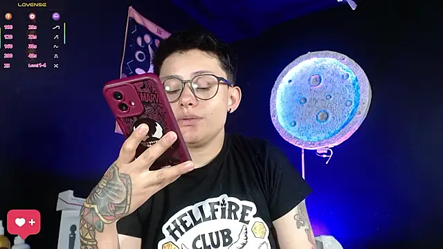 girl_intense444 webcam