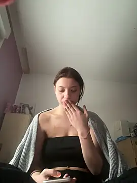 Webcam Model (SofieKayla)  is live.Free join now!