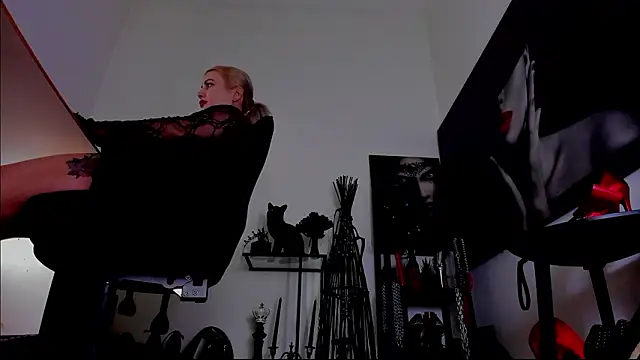 MistressDemi webcam