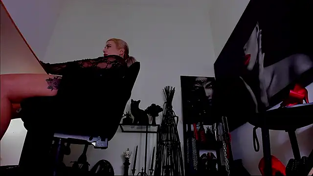 MistressDemi webcam