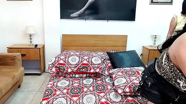 MaloryAndLuna webcam