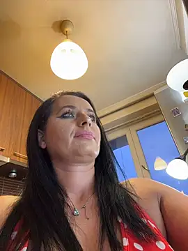 Hotmomcheckk_ webcam