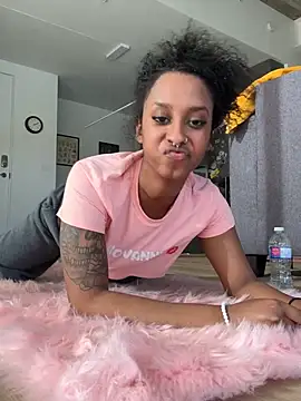 Webcam Model (Your_Paris)  is live.Free join now!