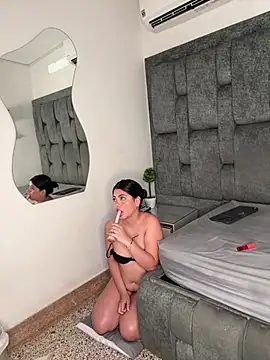 ValeriaSecret_OS webcam