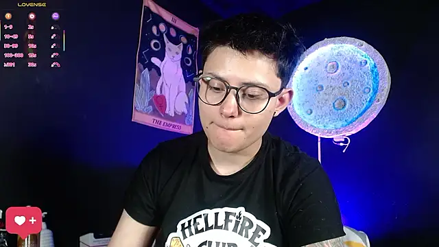 girl_intense444 webcam