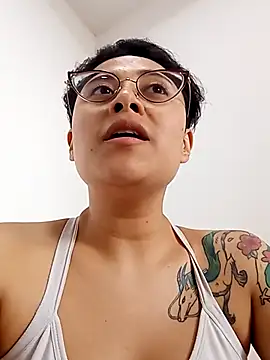 Juliexxxxtasy webcam