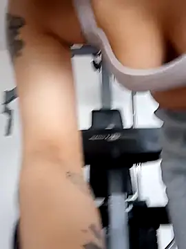 Juliexxxxtasy webcam